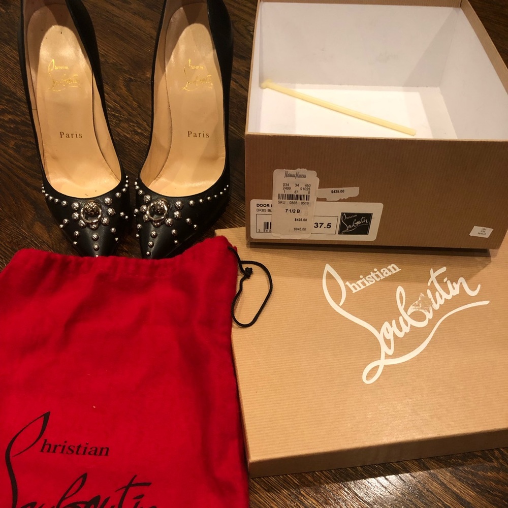 37.5 Christian Louboutin Black Pumps